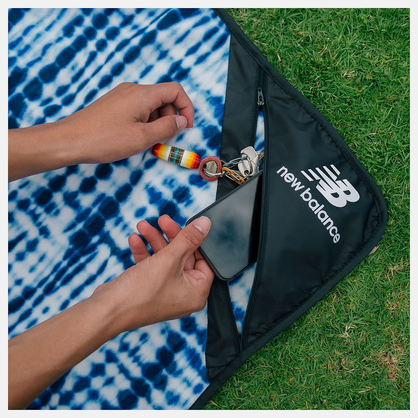 New Balance Slowtide X New Balance Camp Blanket